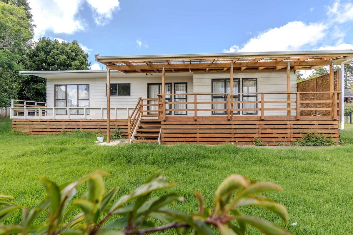 INVEST OR FIRST HOME - SHORT WALK TO TOWN! - Widok 2