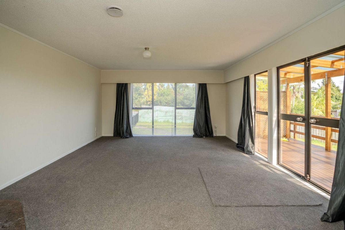 INVEST OR FIRST HOME - SHORT WALK TO TOWN! - Widok 4