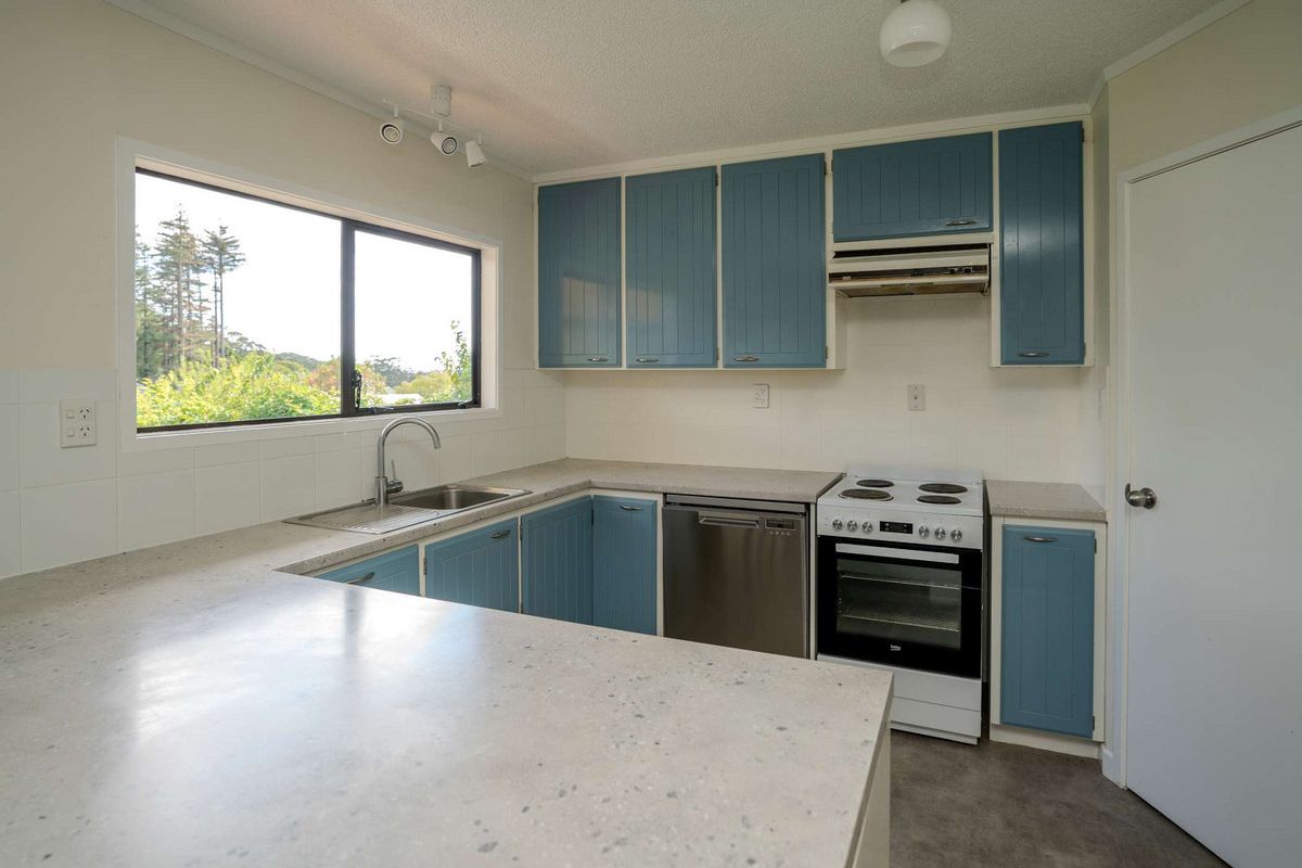 INVEST OR FIRST HOME - SHORT WALK TO TOWN! - Widok 3