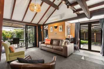 305D Riccarton Road, Riccarton