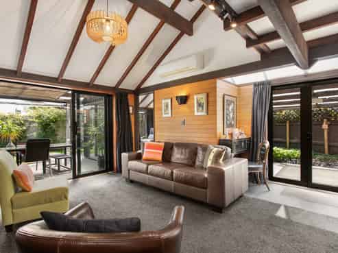 305D Riccarton Road, Upper Riccarton