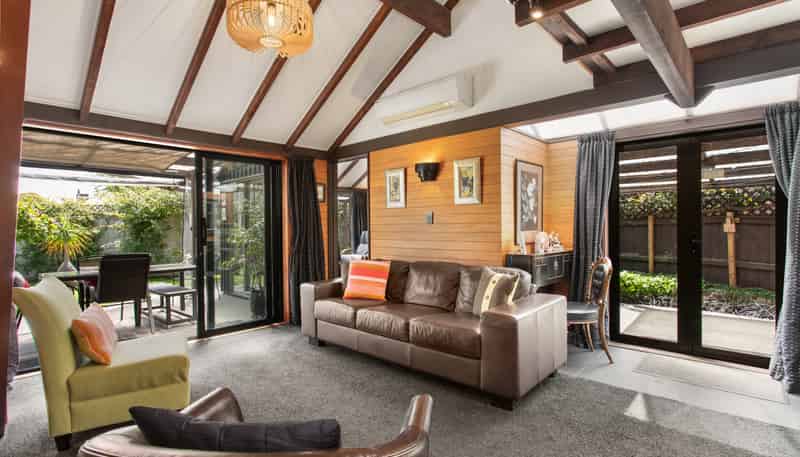 305D Riccarton Road, Riccarton