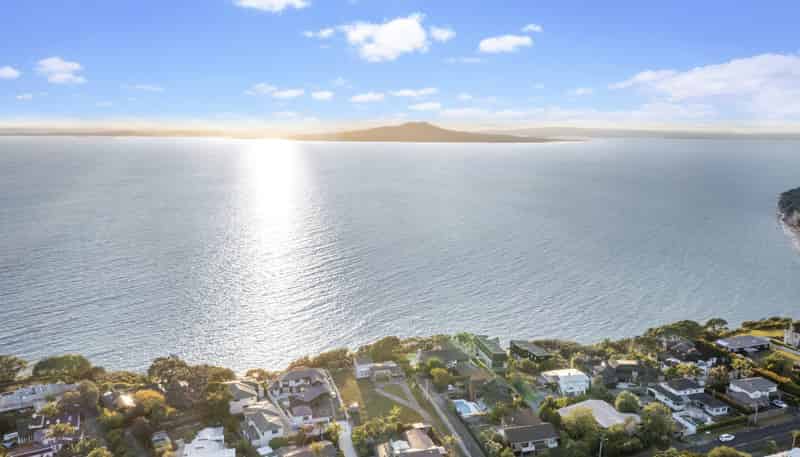 247 Beach Road, Campbells Bay