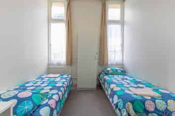 AUCKLAND HOSTEL BUSINESS FOR SALE 
