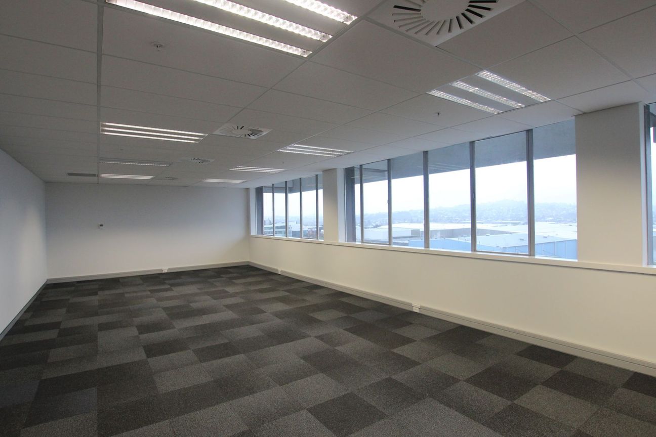 Modern Open Plan Office: Prime Connectivity - Altro