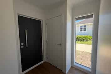 19 Clyde Crescent, Roslyn