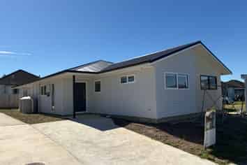 19 Clyde Crescent, Roslyn