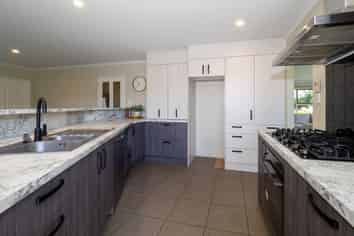 85 Glassworks Road, Newland