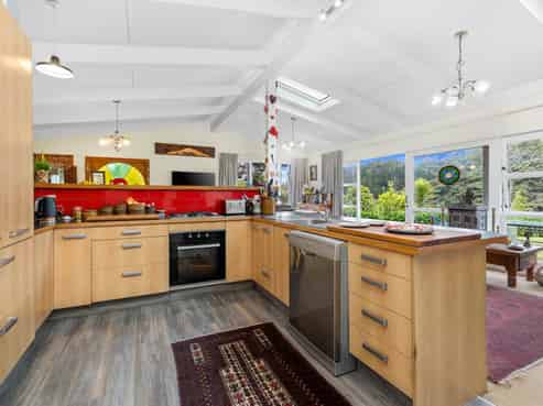90 Lone Kauri Road, Karekare