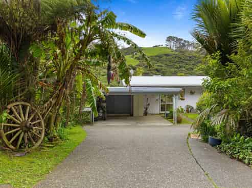90 Lone Kauri Road, Karekare
