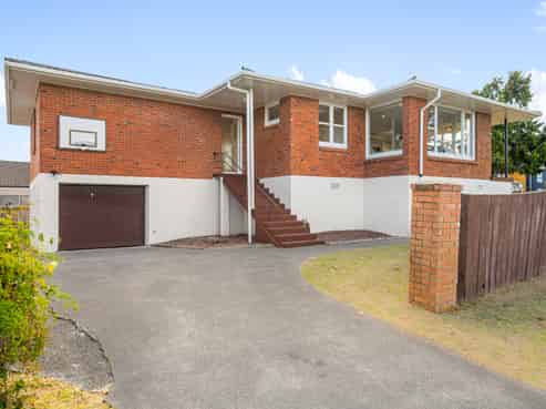 90 Golf Road, New Lynn