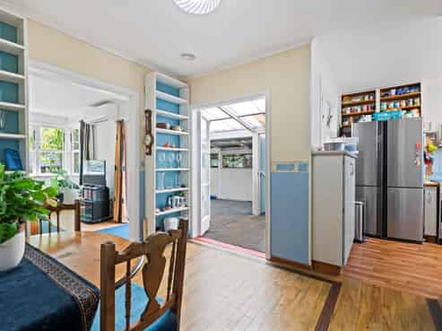 214 East Coast Road, Forrest Hill