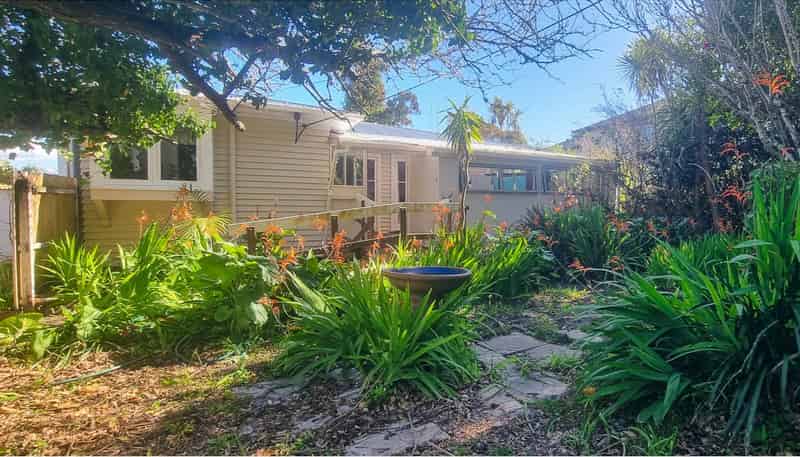 214 East Coast Road, Forrest Hill