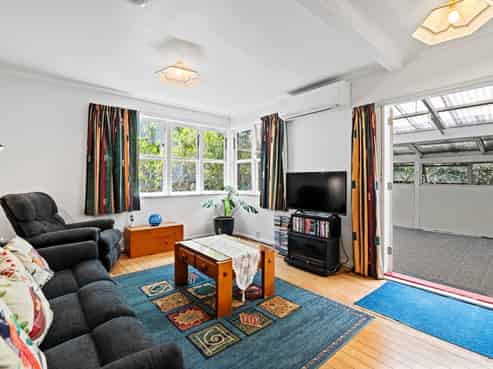 214 East Coast Road, Forrest Hill