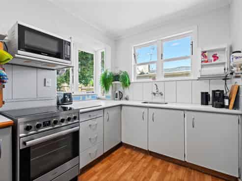 214 East Coast Road, Forrest Hill