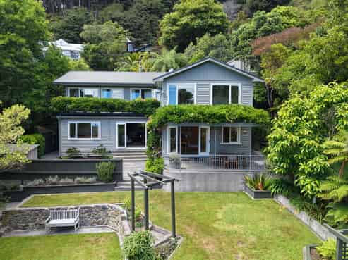 8 Korimako Road, Days Bay