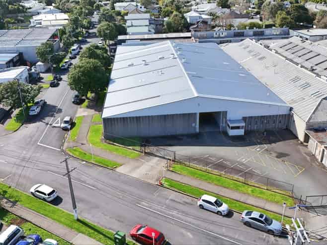 Morningside - 2000sqm warehouse with yard