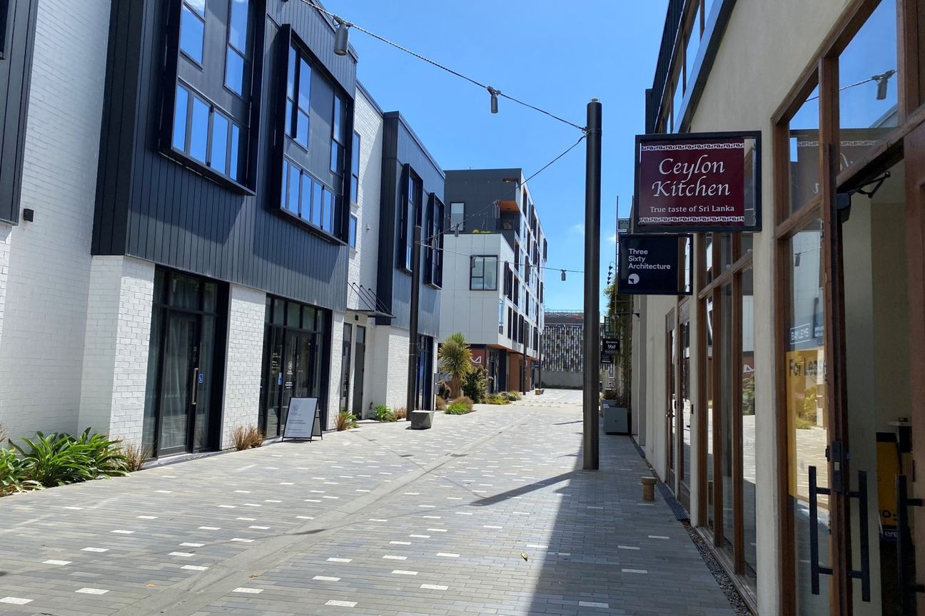 Industrial chic laneway feel office space – pohled 2