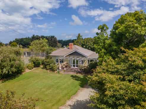 255 Fairview Road, Fairview