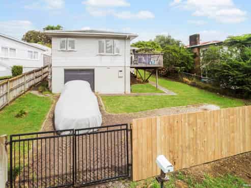 13 Vandeleur Avenue, Birkdale
