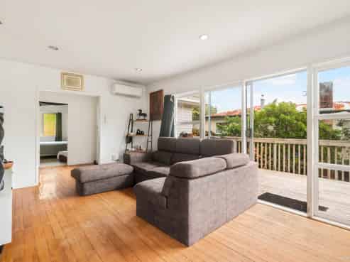 13 Vandeleur Avenue, Birkdale