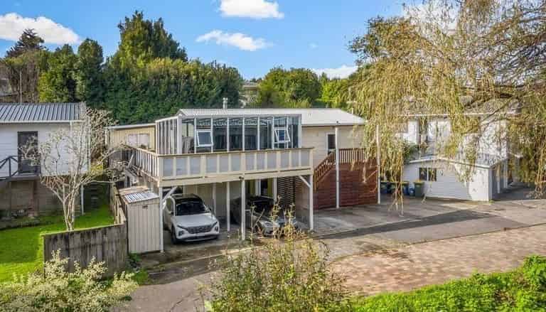 2/6 Makora Road, Massey