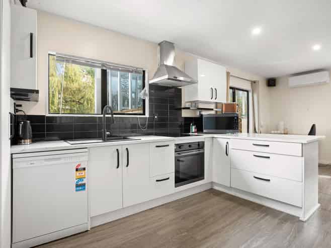 2/6 Makora Road, Massey