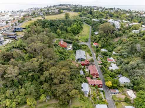 34E Main Street, Bluff Hill