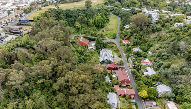 34E Main Street, Bluff Hill
