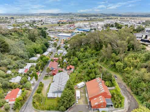 34E Main Street, Bluff Hill