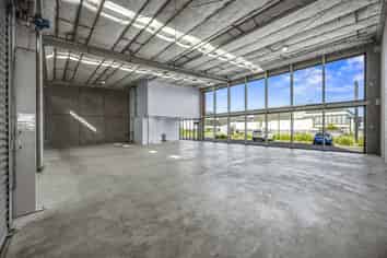 High-Profile 327m2 Industrial Showroom & Warehouse