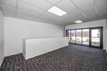 High-Profile 327m2 Industrial Showroom & Warehouse