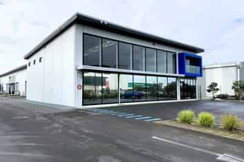 High-Profile 327m2 Industrial Showroom & Warehouse