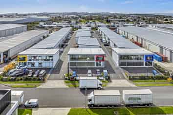 High-Profile 327m2 Industrial Showroom & Warehouse