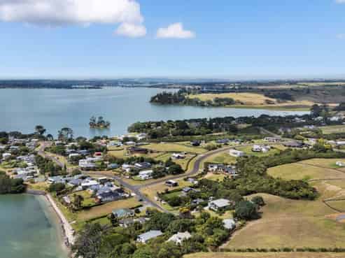 40A  Sergeant Road, Awhitu
