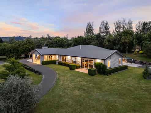 14 Twin Peaks Grove, Levin