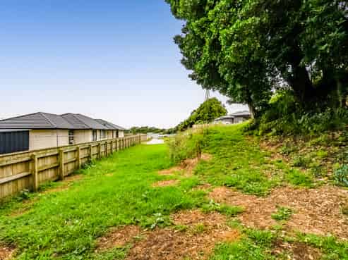 8 Westwill Way, Westown