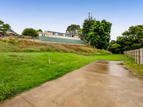 8 Westwill Way, Westown