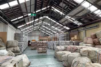 Industrial Warehousing 1,300m2 and Yard 400m2