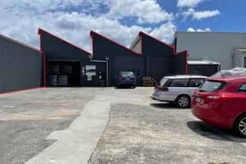 Industrial Warehousing 1,300m2 and Yard 400m2