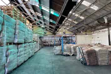 Industrial Warehousing 1,300m2 and Yard 400m2