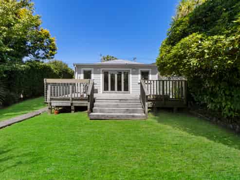8 Lewer Street, Karori
