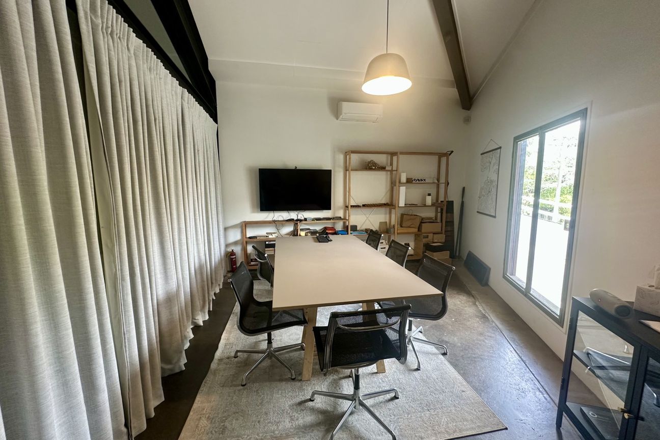 Inspiring Grey Lynn Office or Showroom - Flere