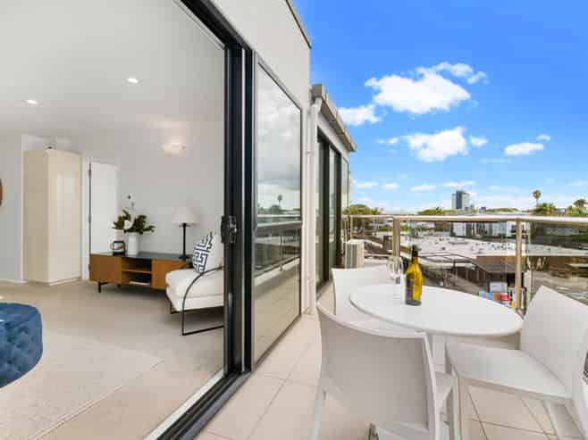 5H/175 Hurstmere Road, Takapuna