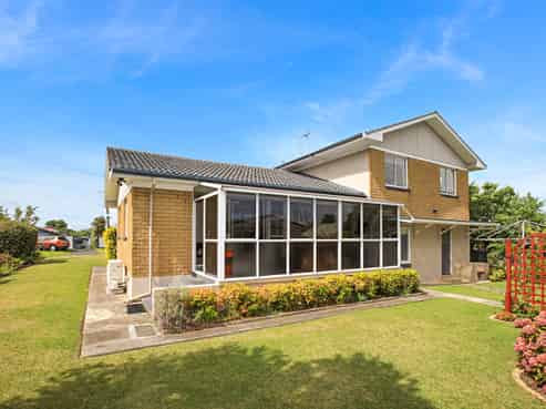 717 Mount Pleasant Road, Thames
