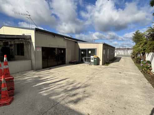 Commercial warehouse for lease