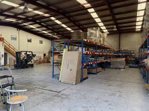 Prime industrial property in Airport Oaks