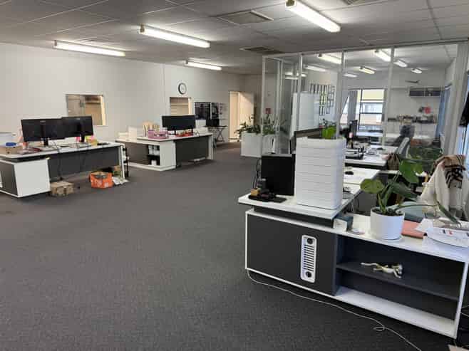 Prime industrial property in Airport Oaks