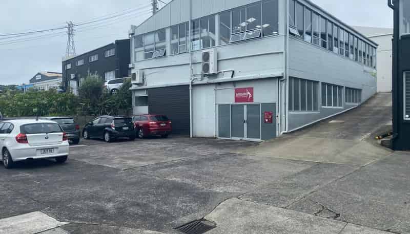 2/62 Barrys Point Road, Takapuna