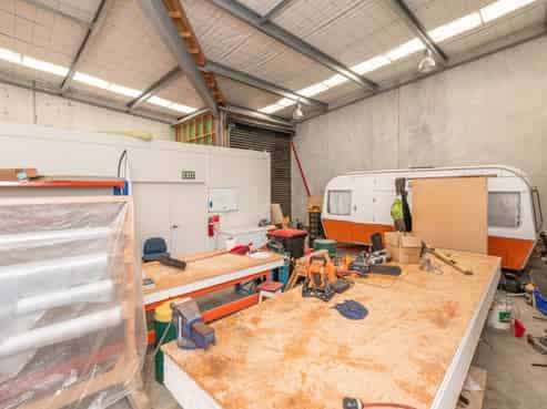 Affordable Mount office/warehouse